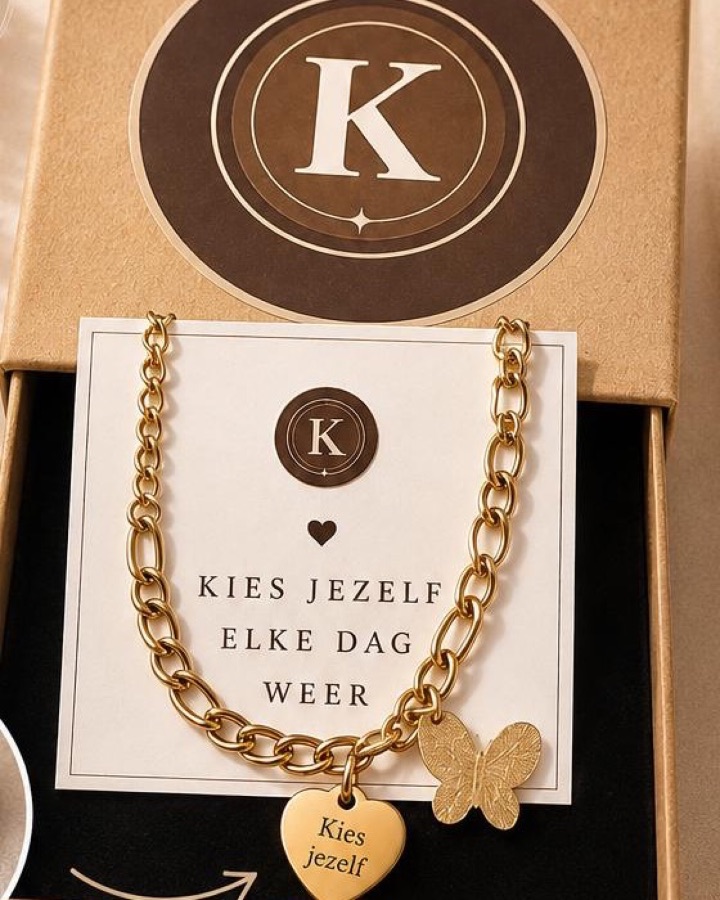 Het armbandje in een kraftkleurig geschenkdoosje, op een kaartje met de tekst “Kies jezelf, elke dag weer”.